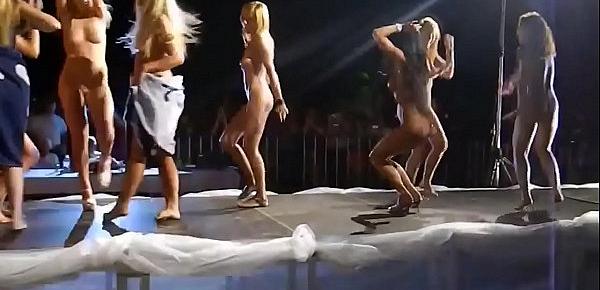  Women Dancing Naked On Stage